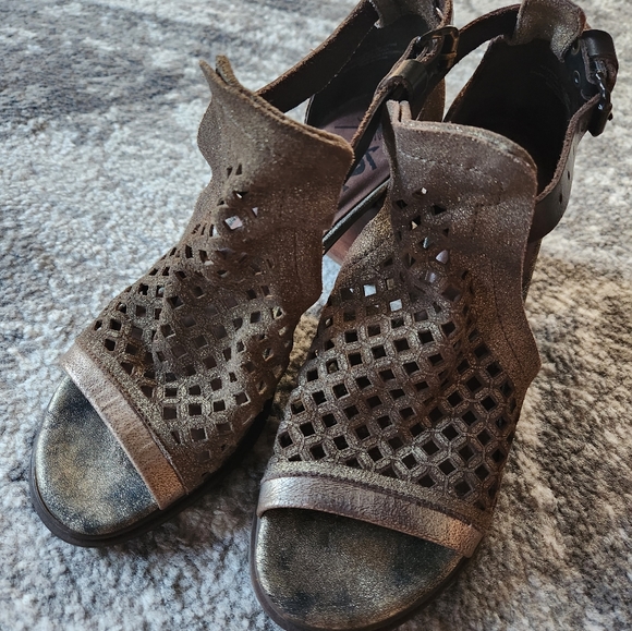OTBT Bronze Metaphor Heeled Sandal Size 7.5 - Picture 2 of 8